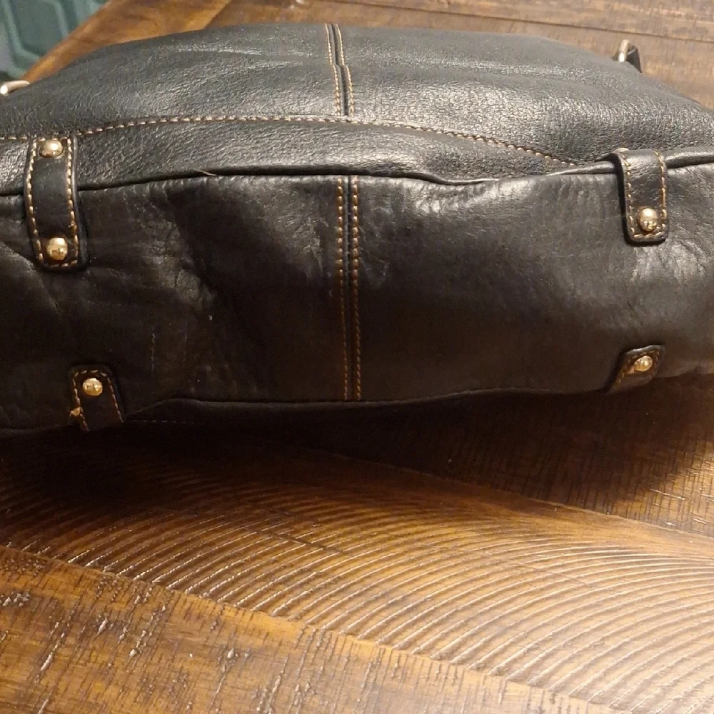 Elegant Black Leather Shoulder Bag